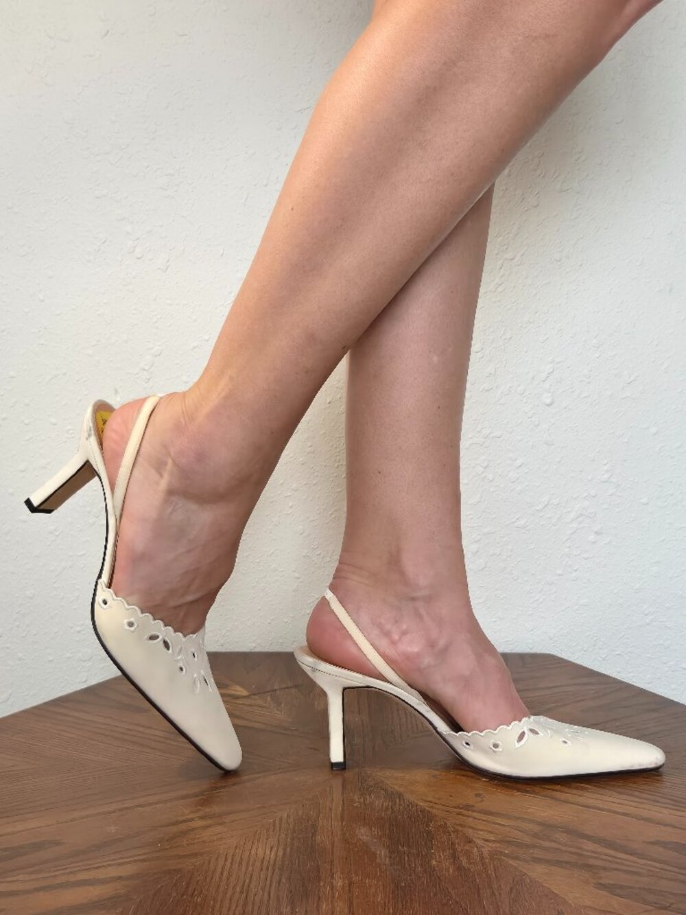 Richard Tyler Ivory Leather Eyelet Slingback Heels 7.5M Made in Italy
